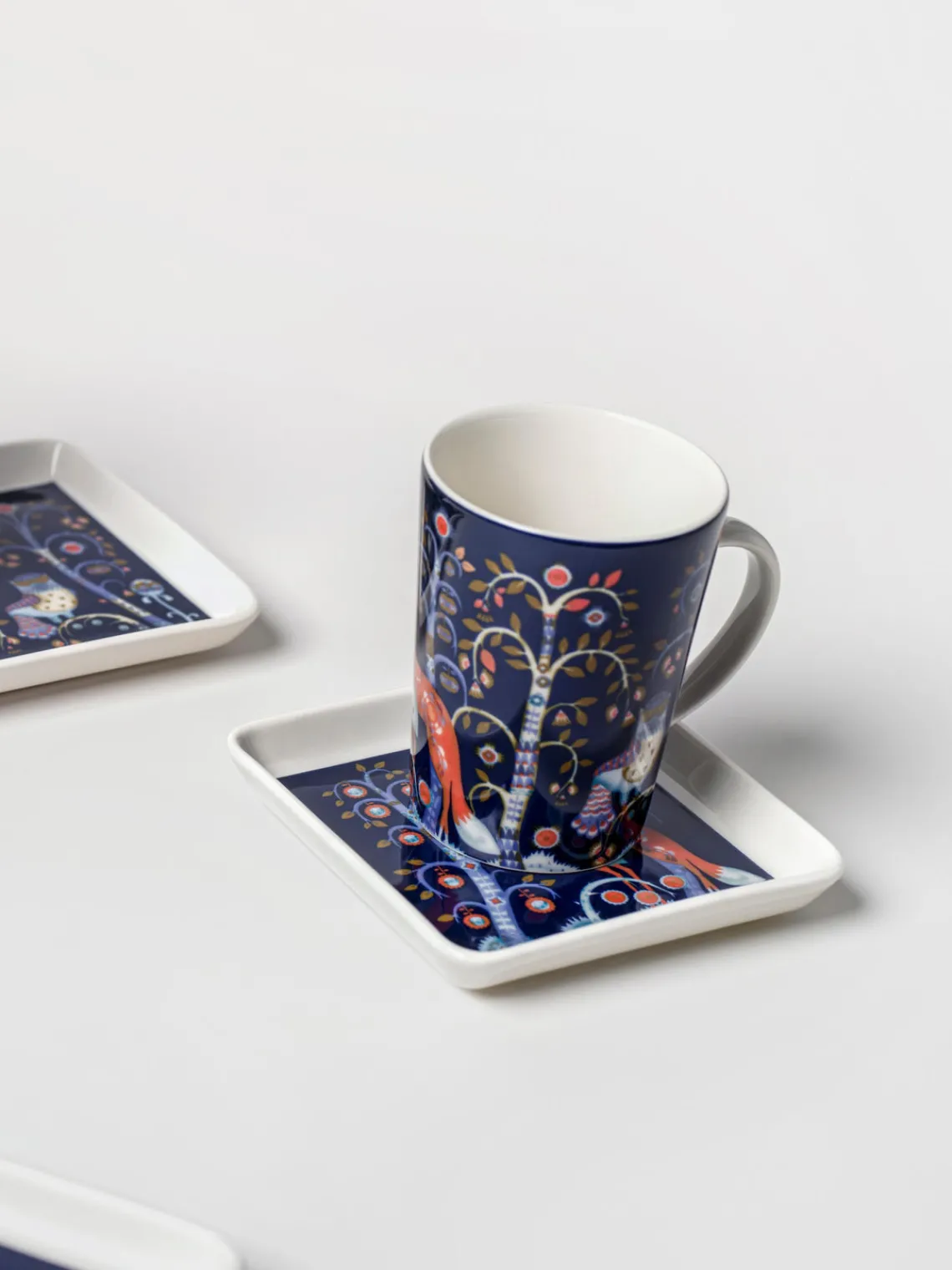 New iittala Petit plat de service en porcelaine Taika Bleu foncé