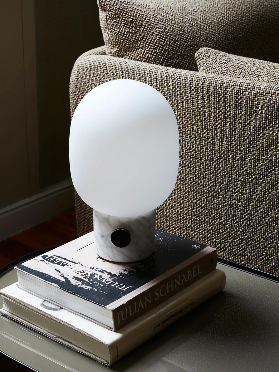 Fashion Audo Copenhagen Petite lampe à poser à intensité variable JWDA, haut. 32 cm Blanc, gris clair marbré