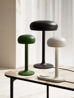 Online Eva Solo Petite lampe à poser LED avec dock de chargement Emendo, intensité lumineuse variable Gris clair