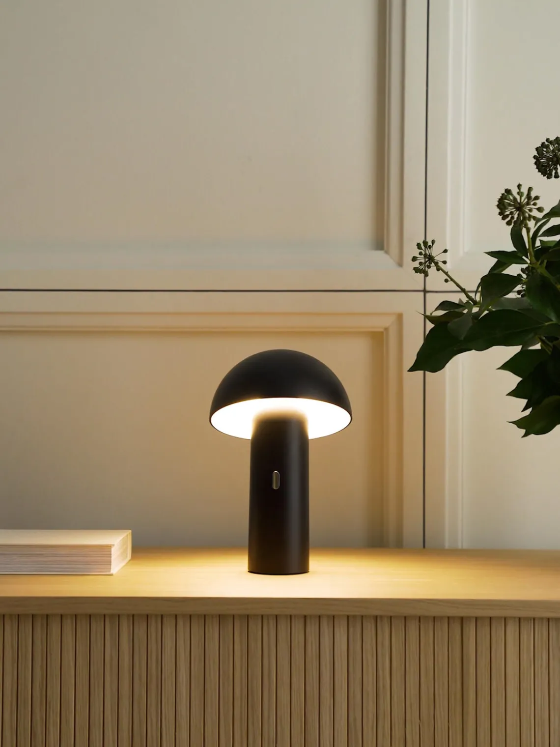 Fashion sompex Petite lampe à poser LED mobile Svamp, intensité lumineuse variable Noir