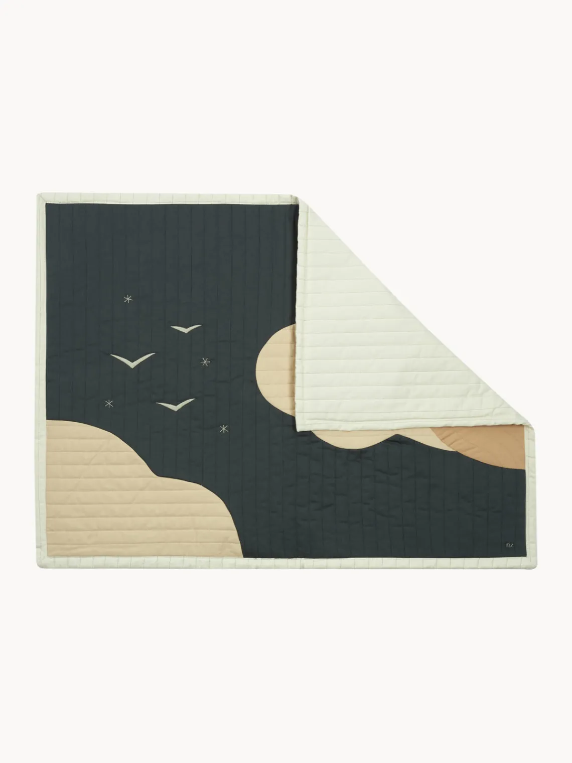 Online Nobodinoz Plaid en coton Arty Quilt Bleu foncé, blanc cassé, beige, motif ciel