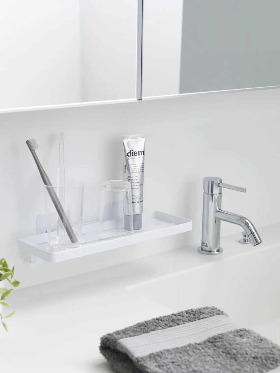 Discount Yamazaki Plateau de bain avec crochet Tower Blanc, haute brillance