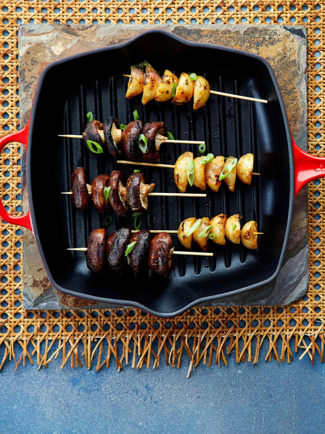 New LE CREUSET Poêle grill carrée en fonte émaillée Signature Collection Tons rouges