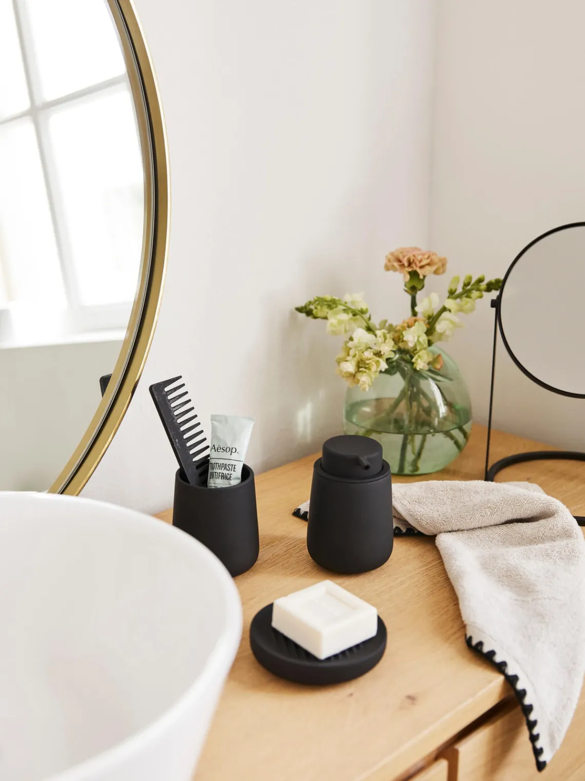 Clearance Zone Denmark Porte-brosses à dents en porcelaine Clean Noir