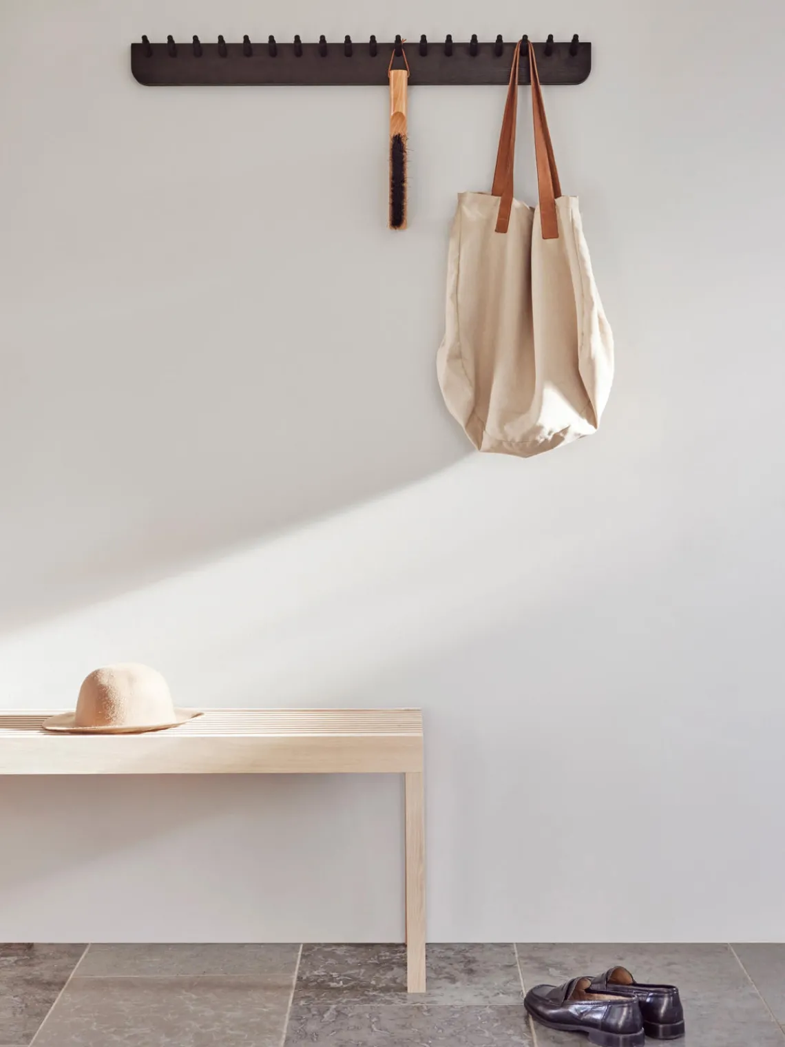 Discount Form & Refine Porte-manteau en chêne Echo, larg. 88 cm Bois de chêne, noir laqué