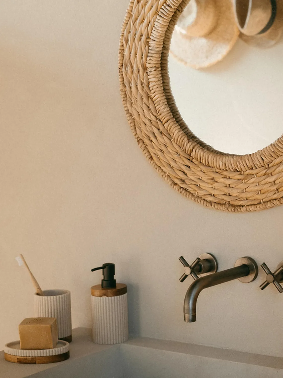 New ANDREA HOUSE Porte-savon ovale Laura Beige clair, bois foncé