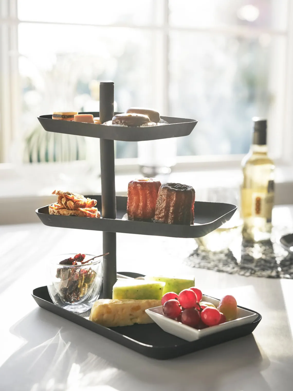 Clearance Yamazaki Présentoir à gâteau en métal Tower Noir