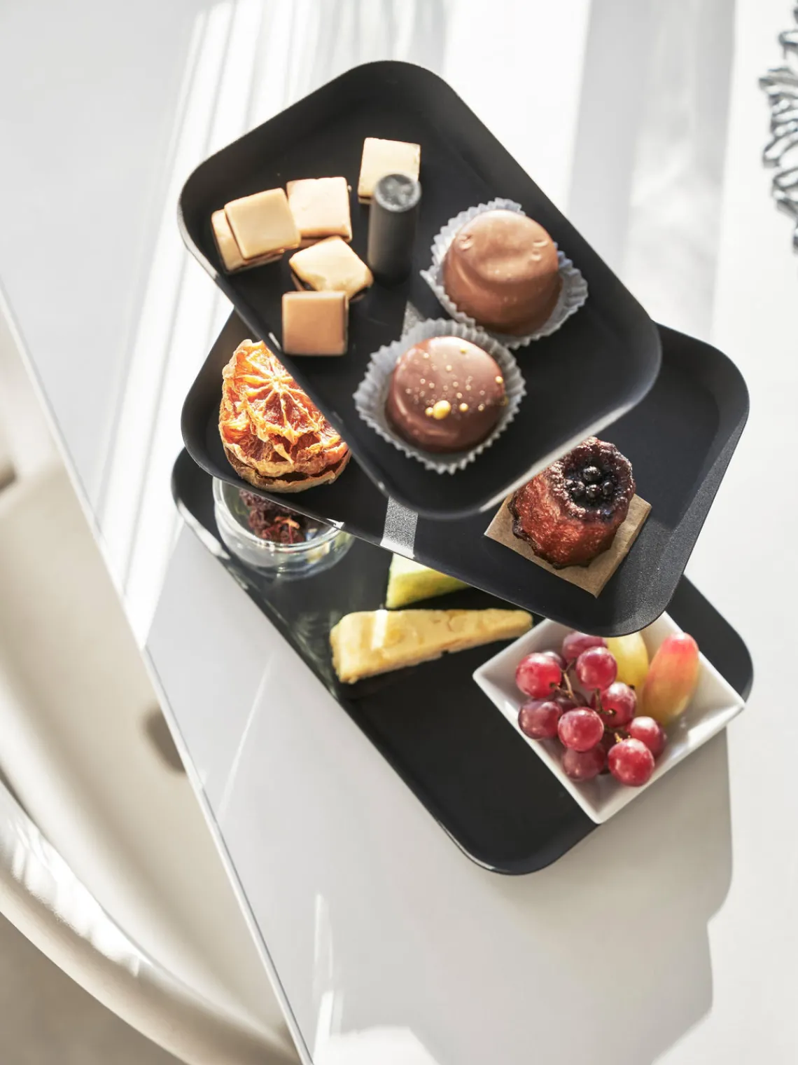 Clearance Yamazaki Présentoir à gâteau en métal Tower Noir
