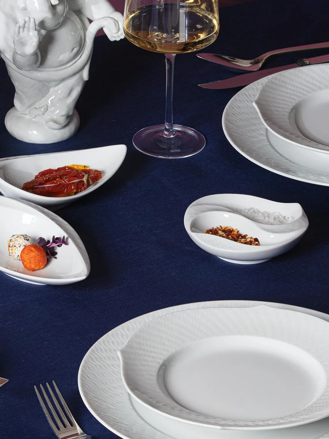Sale Meissen Saladier artisanal en porcelaine Wellenspiel Relief
