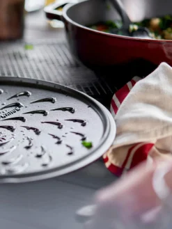 Best Staub Sauteuse en fonte Chistera Lie de vin