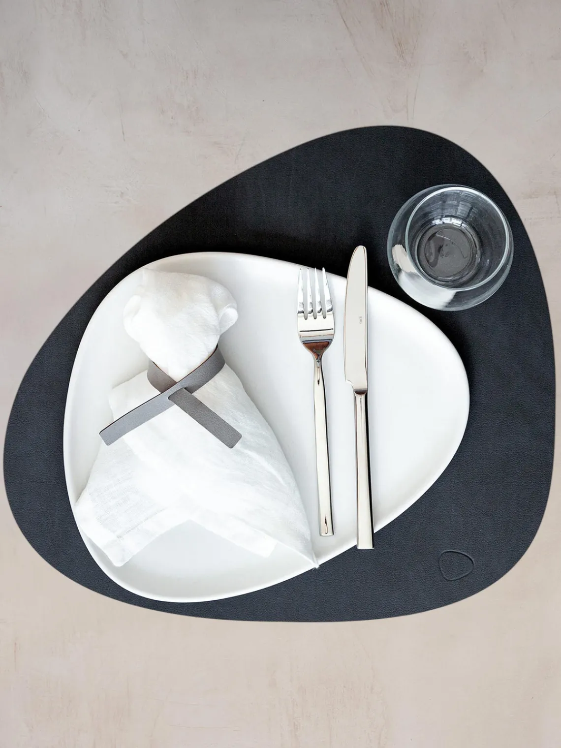 Fashion LIND DNA Sets de table asymétriques en cuir Curve, 4 pièces Noir