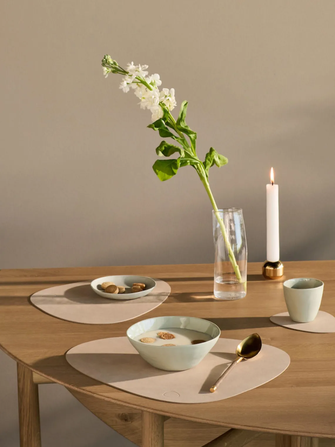 Clearance LIND DNA Sets de table asymétriques en cuir Curve, 4 pièces Beige clair