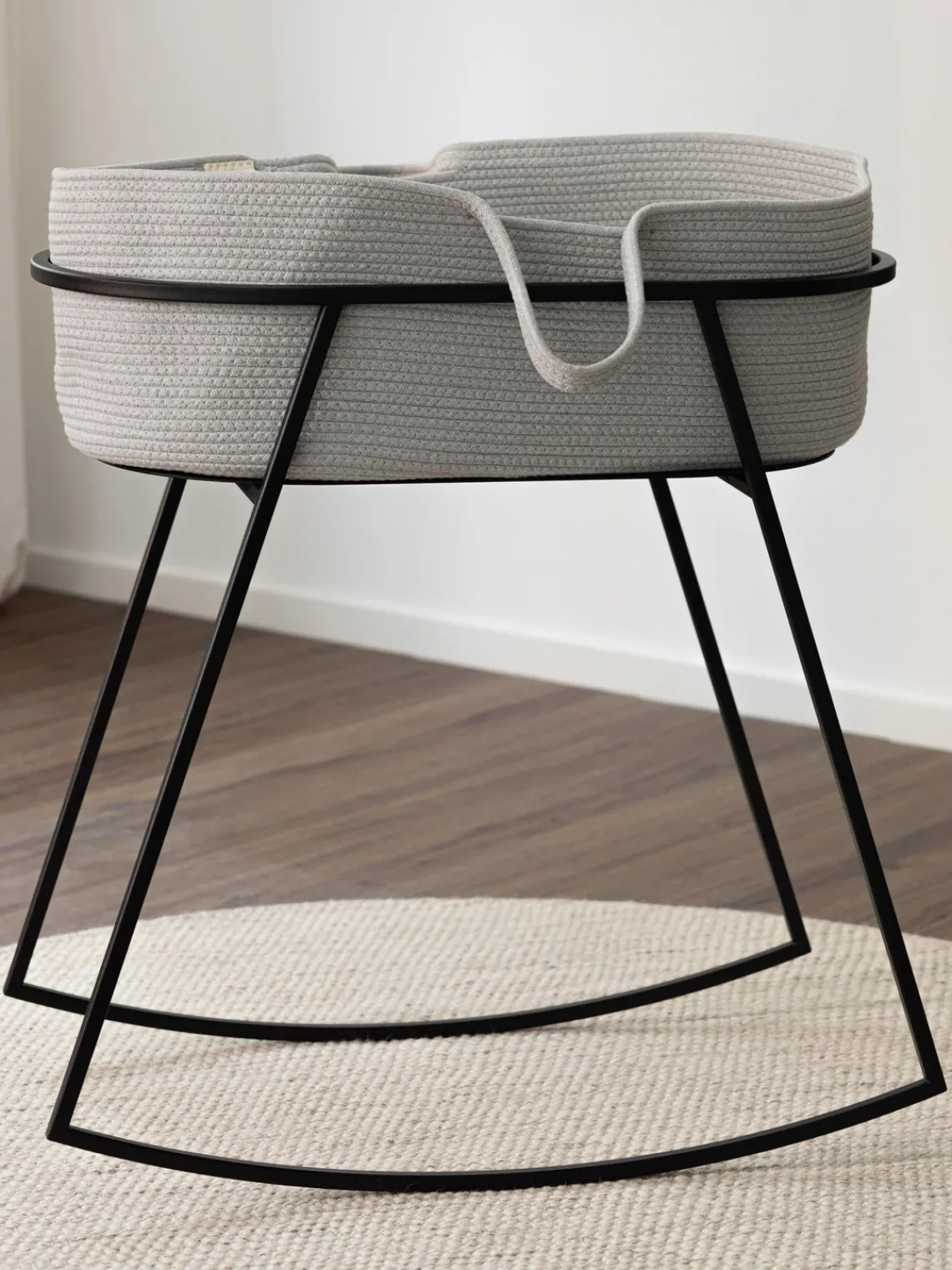 New Metallbude Support de berceau artisanal Korsina Noir