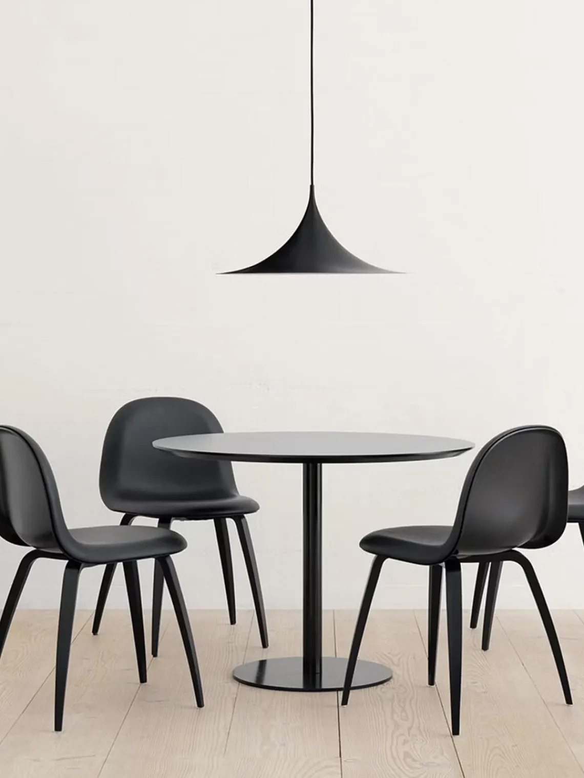 New GUBI Suspension Semi Noir, mat
