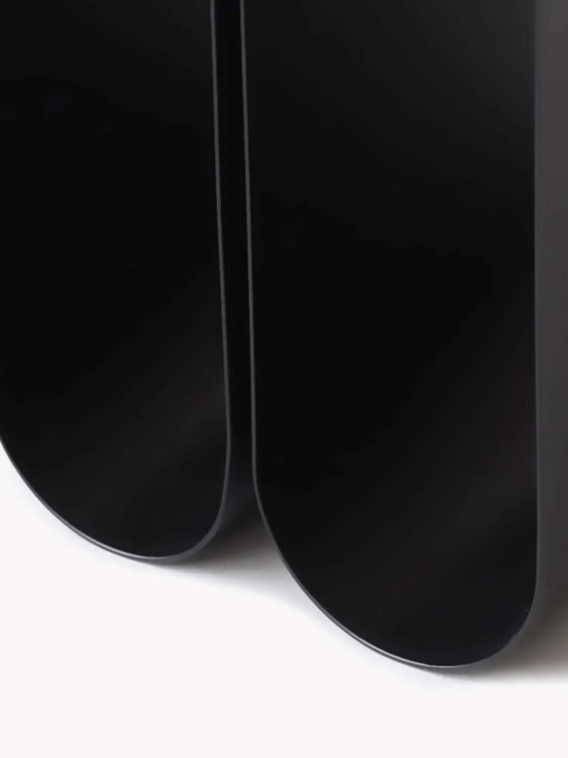 Online Kristina Dam Table d'appoint en métal Curved Noir