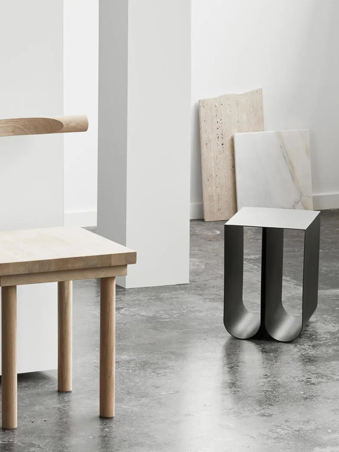 Online Kristina Dam Table d'appoint en métal Curved Noir