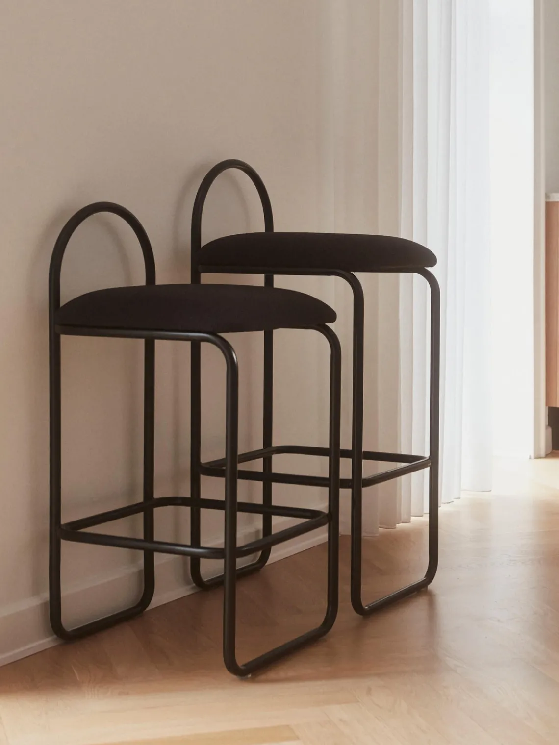 Best AYTM Tabouret de bar Angui Tissu noir