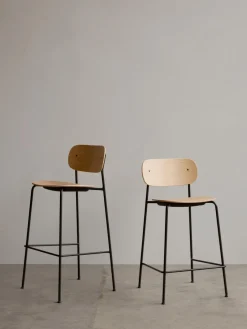 New Audo Copenhagen Tabouret de bar Co Chêne clair, cadre noir