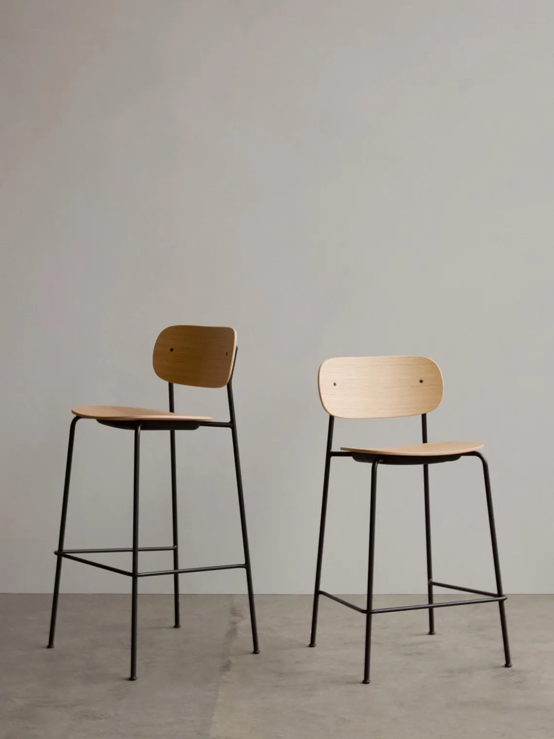 New Audo Copenhagen Tabouret de bar Co Chêne clair, cadre noir
