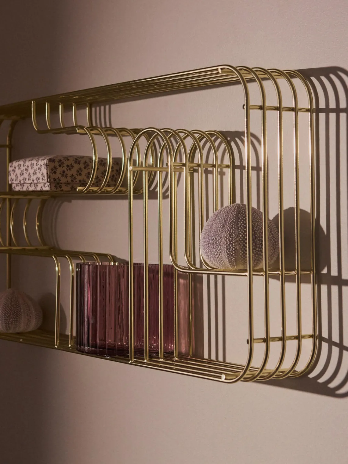 Discount AYTM Étagère murale en métal Curva Doré, haute brillance