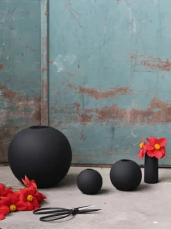 Online Cooee Design Vase boule artisanal Ball, Ø 20 cm Noir
