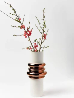 Sale Driade Vase design en céramique Ordini, haut. 45 cm Blanc cassé, tons cuivre