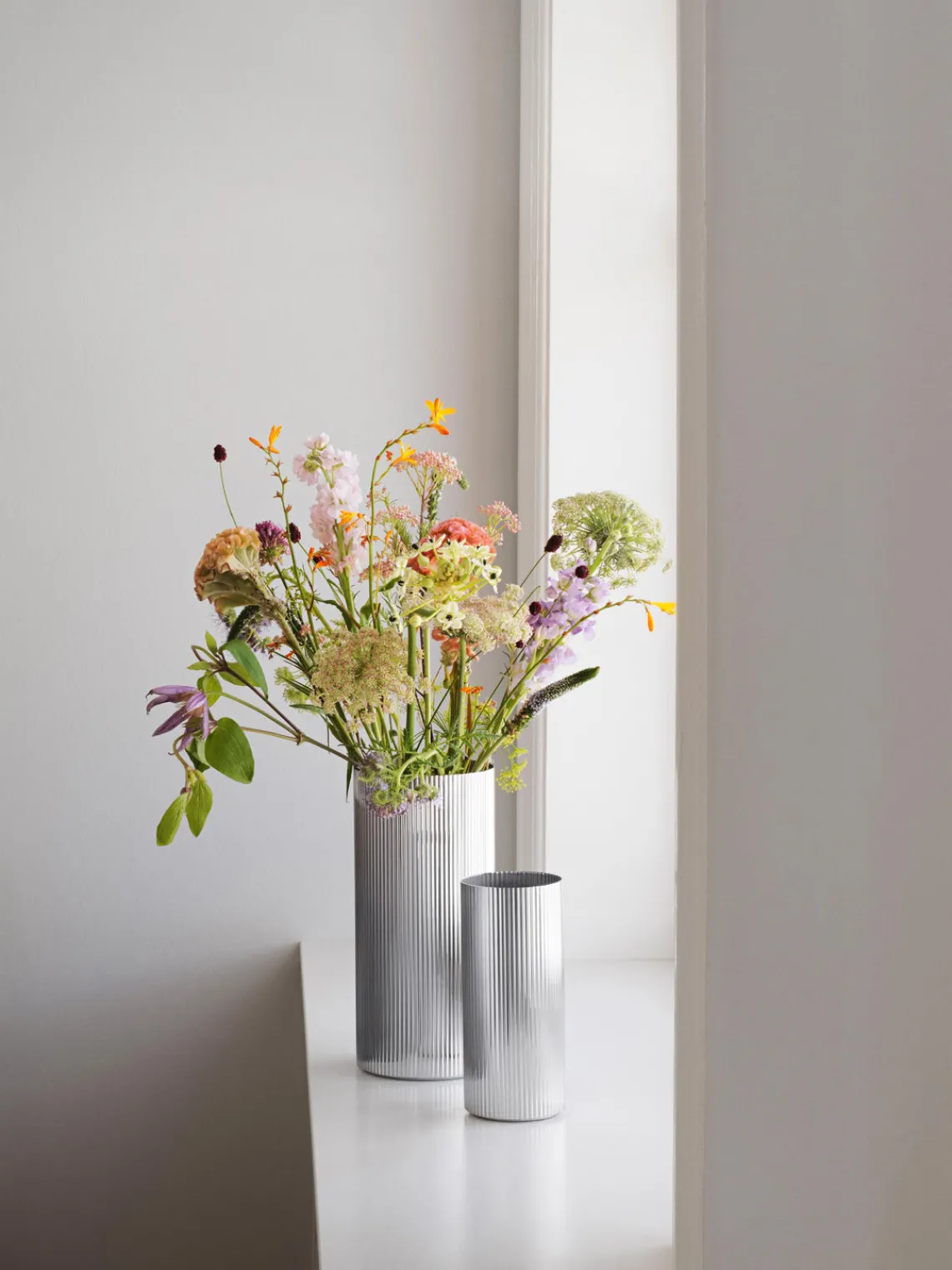Fashion GEORG JENSEN Vase en acier inoxydable strié Bernadotte, haut. 26 cm