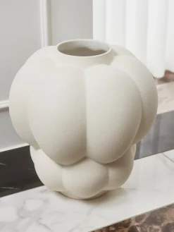Fashion AYTM Vase en céramique Uva, haut. 22 cm Blanc cassé, mat