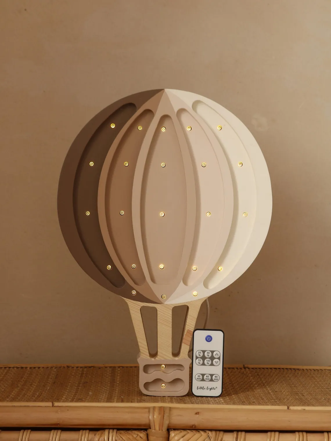 Sale Little Lights Veilleuse LED faite main avec minuterie et télécommande Hot Air Baloon, intensité lumineuse variable Taupe, beige clair, blanc