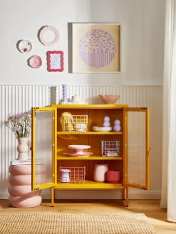 New Mustard Made Vitrine en métal et verre strié The Mixer Jaune moutarde