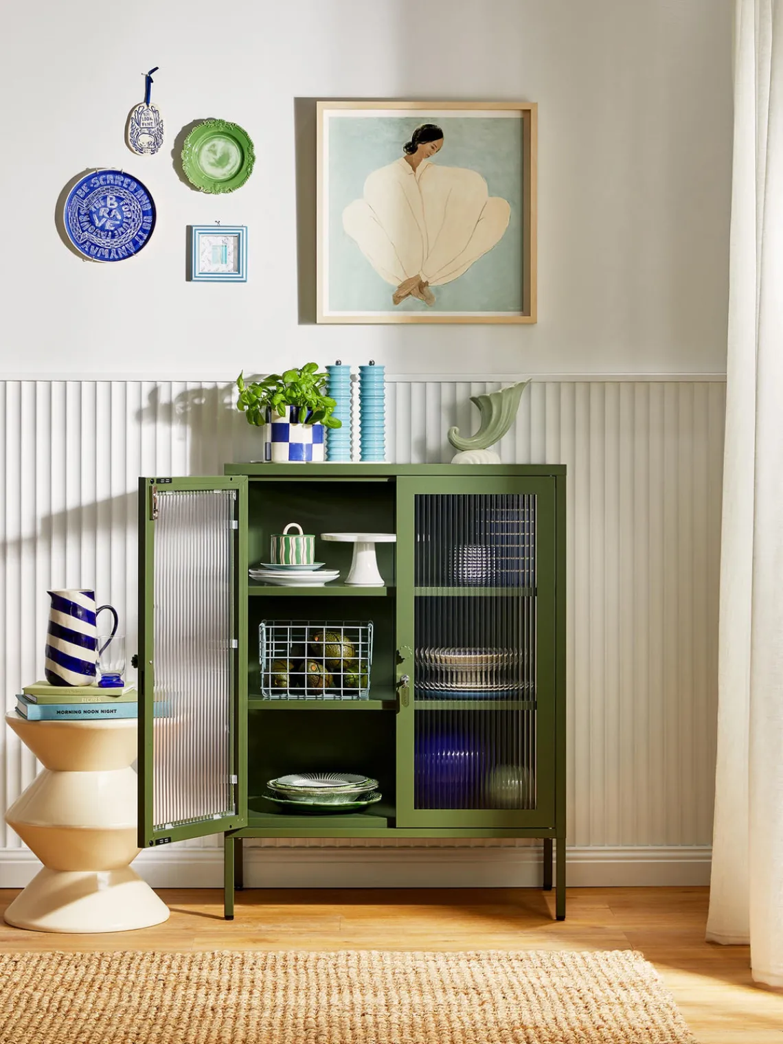 Fashion Mustard Made Vitrine en métal et verre strié The Mixer Vert olive